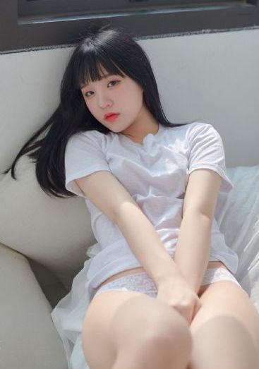 两个上面一个吃下边电影