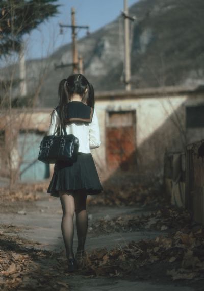 我和亲女在客厅作爱h在