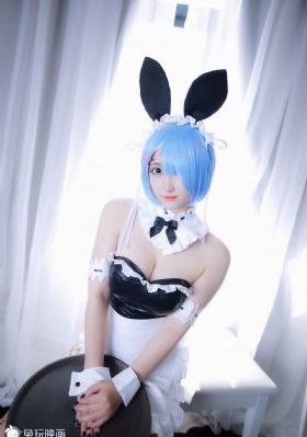 免费美女视频
